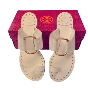 TORY RAVELLO STUDDED SANDEL IN IVORY 
VEG LEATHER